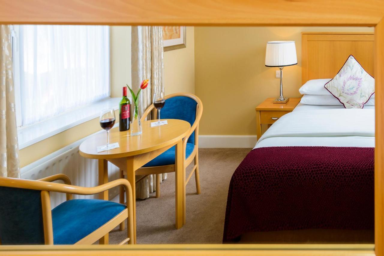 Dingle Bay Hotel Екстер'єр фото