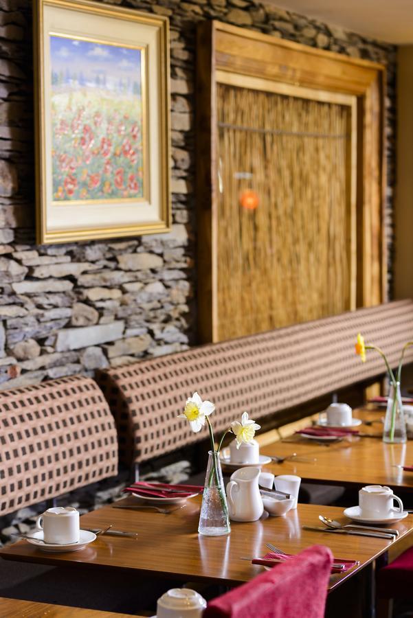 Dingle Bay Hotel Екстер'єр фото