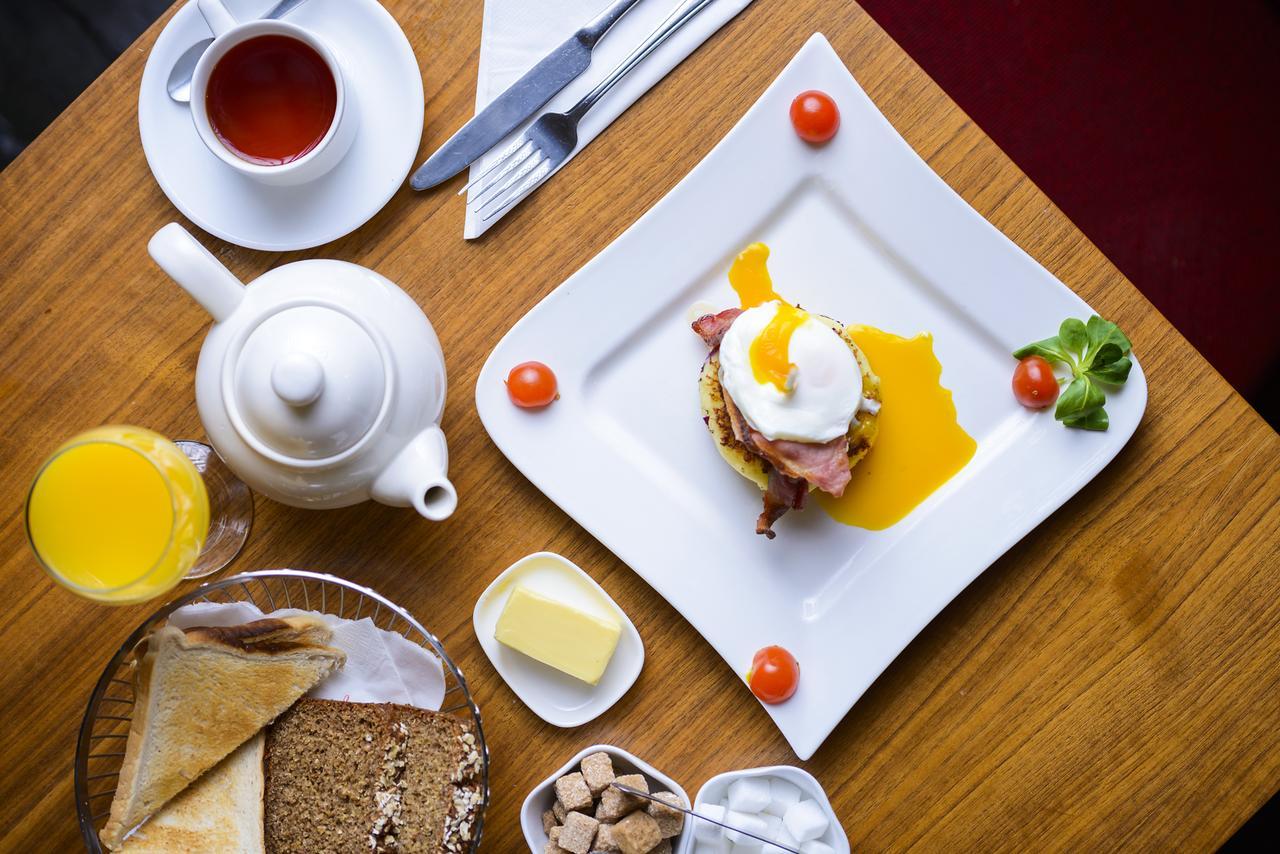Dingle Bay Hotel Екстер'єр фото